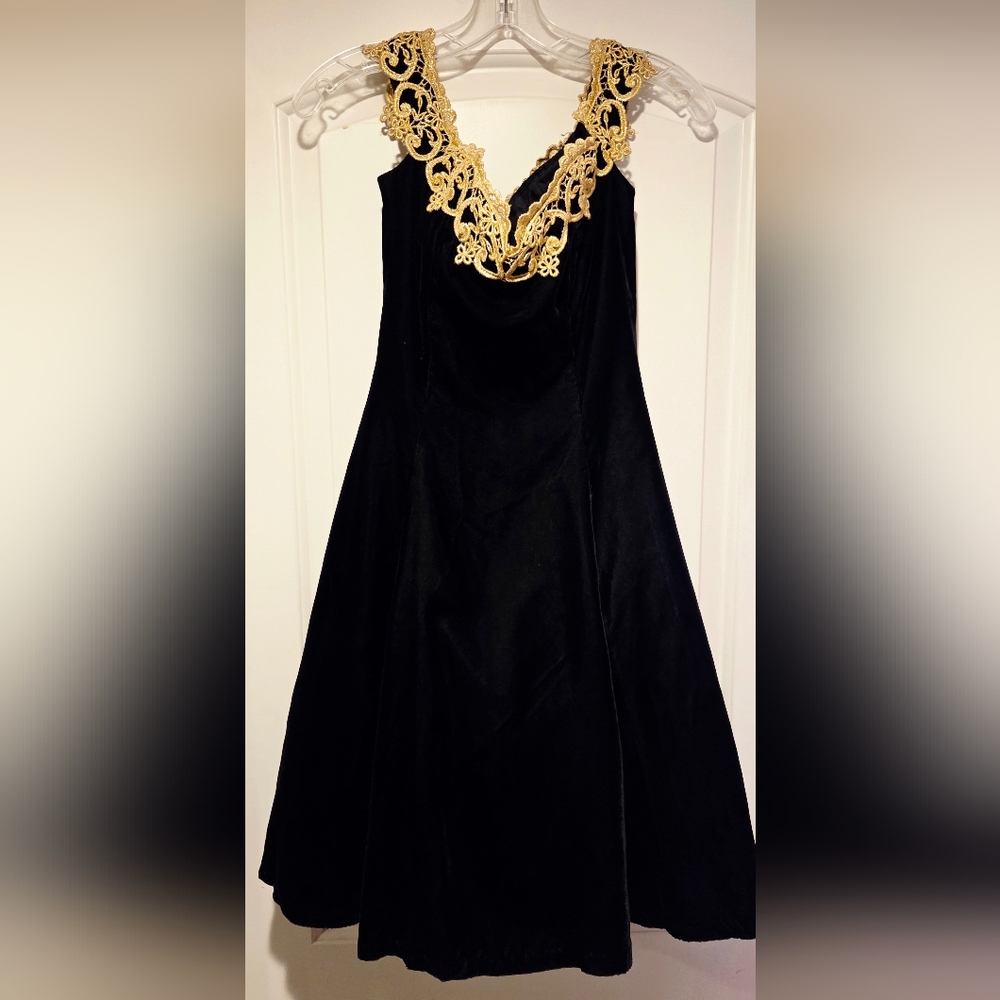 VTG Gunne Sax Black Velvet Dress with Gold Lace Sz 3/4